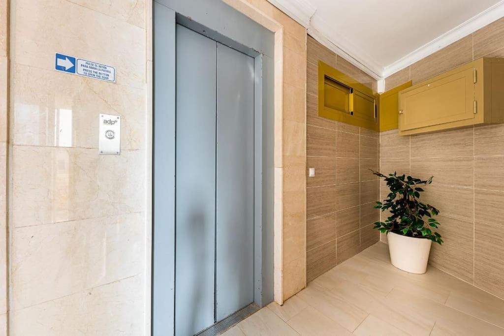 Apartment Z Widokiem Na Morze 250 M Od Plazy Torrevieja