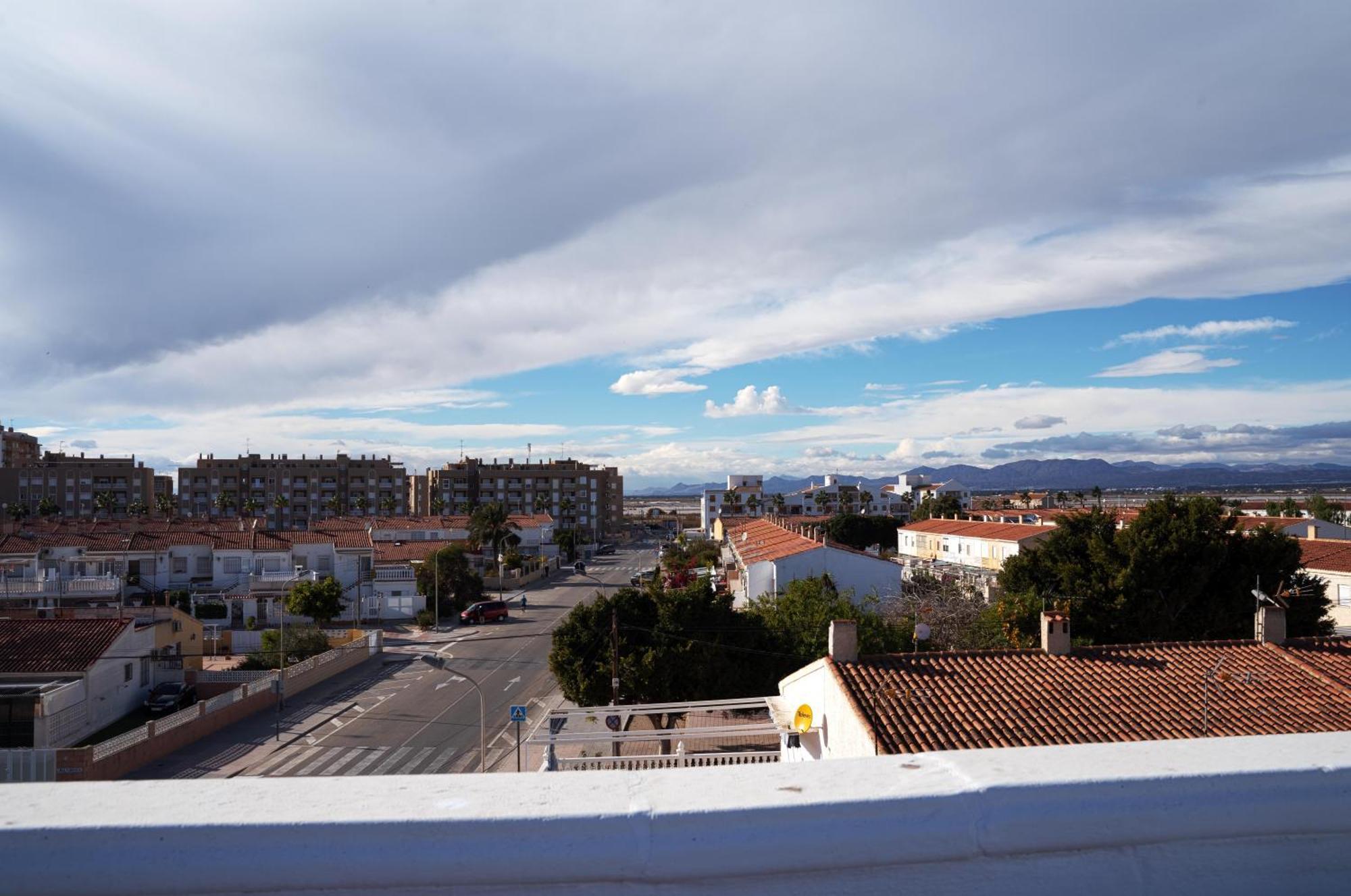 Penthouse , Sea View @ Roof Top , 4 Min To Beach