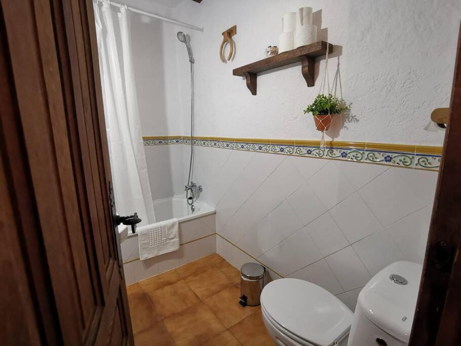 Casabenadalid. Con Piscina. Benadalid