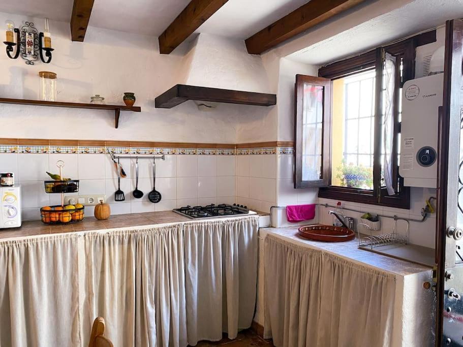 Casabenadalid. Con Piscina. * Benadalid