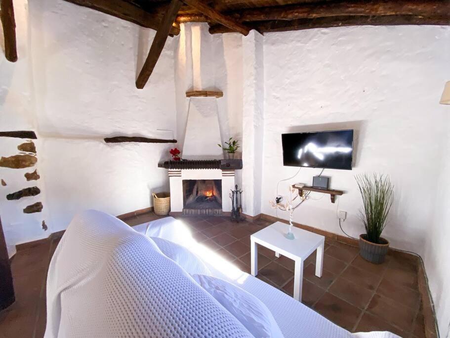 Casabenadalid. Con Piscina. Benadalid