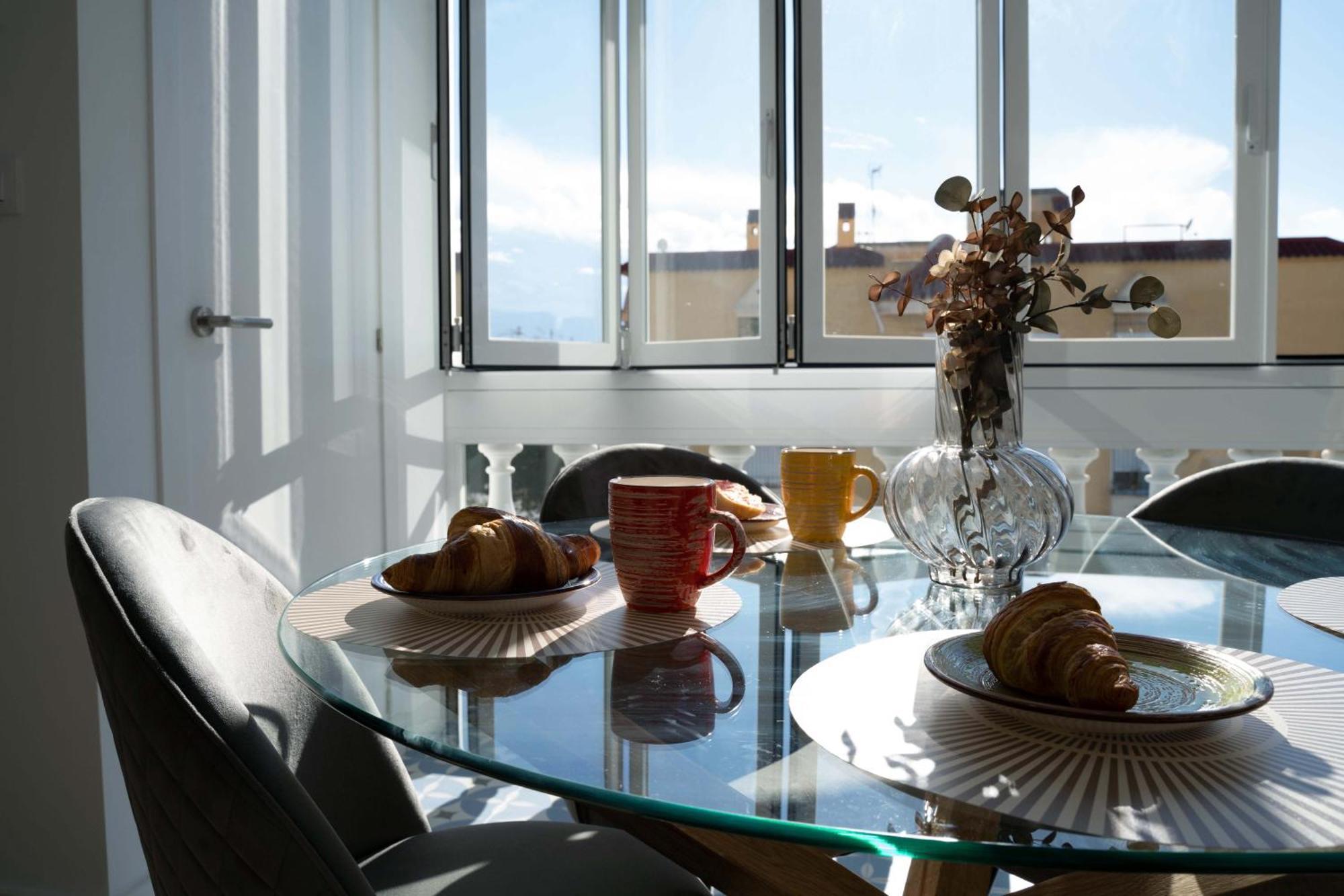 Penthouse , Sea View @ Roof Top , 4 Min To Beach Apartment *