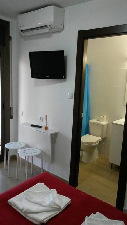 Hostal Cubelles Guest house