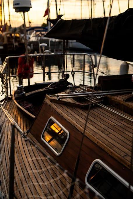 The Captains Locker - 30ft Yacht Hotel en barco *