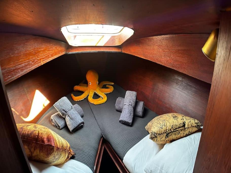 Hotel en barco The Captains Locker - 30ft Yacht *