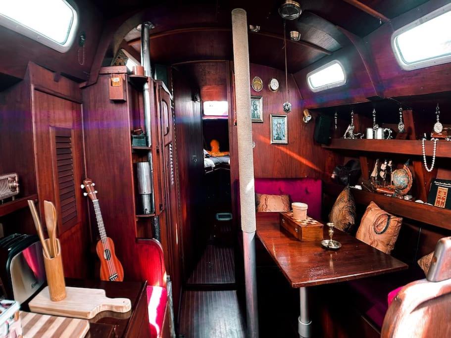 The Captains Locker - 30ft Yacht Hotel en barco San Miguel de Abona