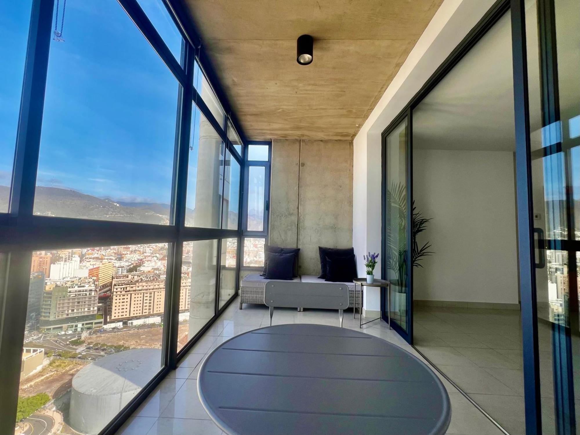 29 Floor. * Santa Cruz de Tenerife