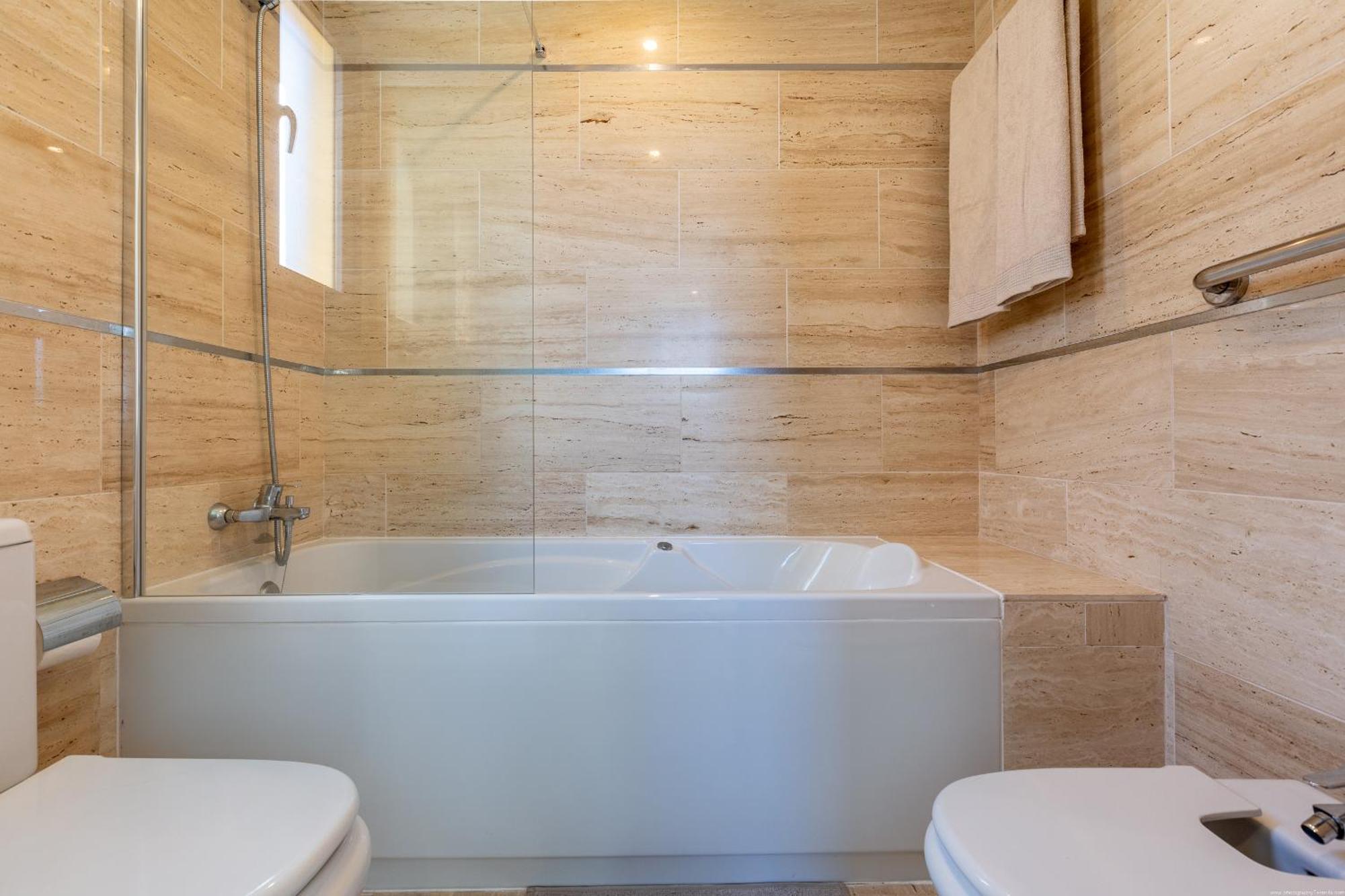 Villa With 4 Bedrooms And Private Heated Pool *
