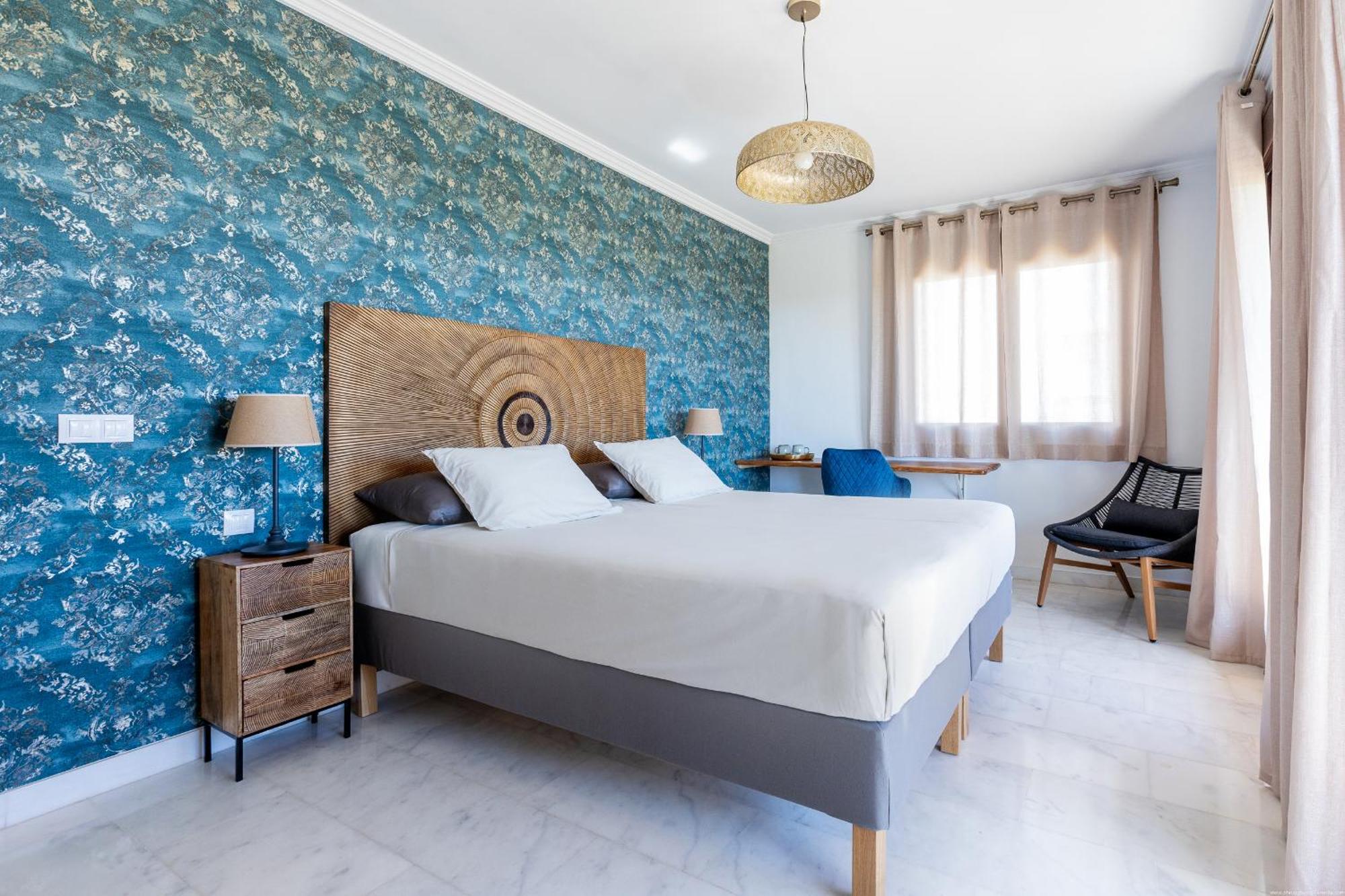 Villa With 4 Bedrooms And Private Heated Pool