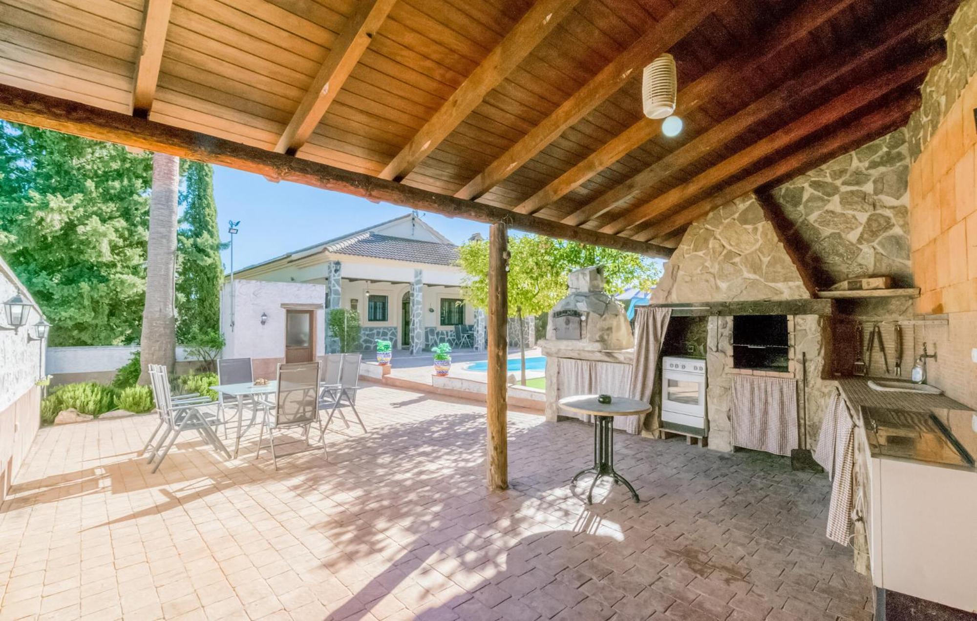 Сasa de vacaciones 3 Bedroom Awesome In Casariche