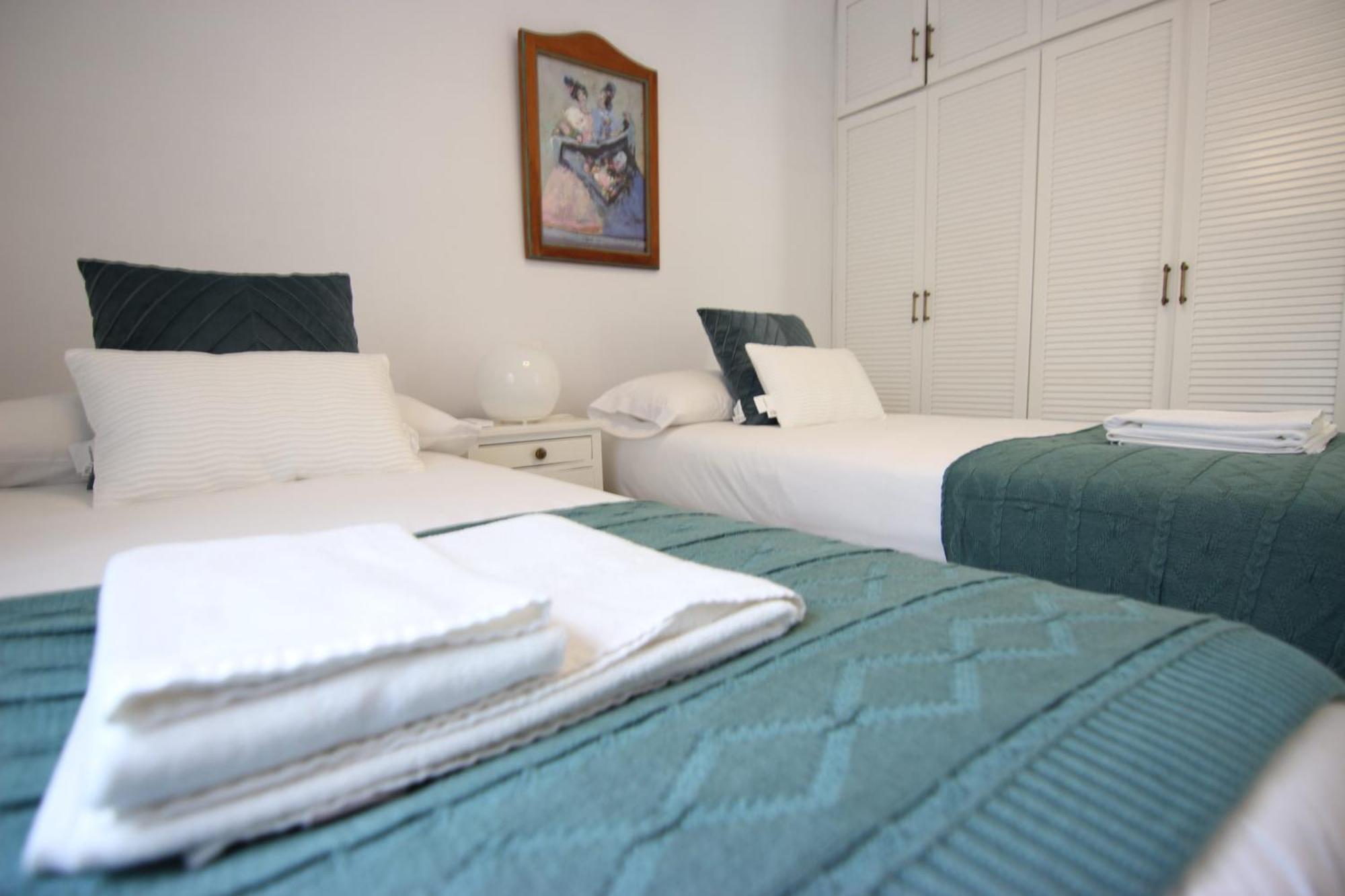 Rentalsevilla Espacioso Apartamento En La Alameda De Hercules Con Parking * Seville