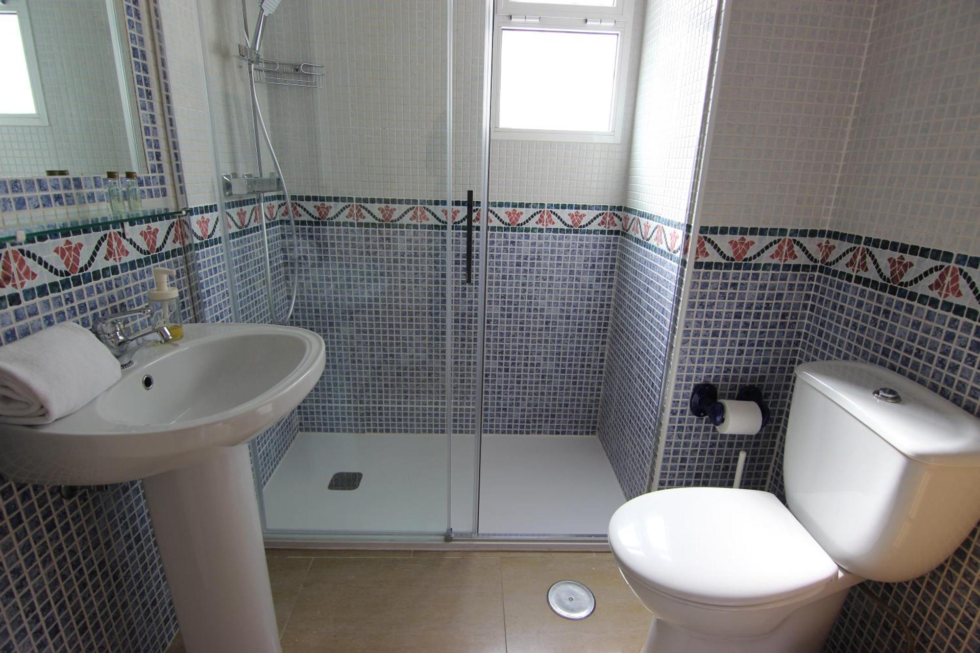 Rentalsevilla Espacioso Apartamento En La Alameda De Hercules Con Parking Apartment Seville