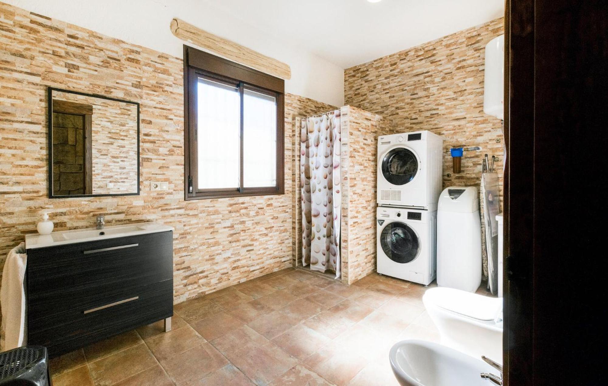 2 Bedroom Gorgeous In * Casariche