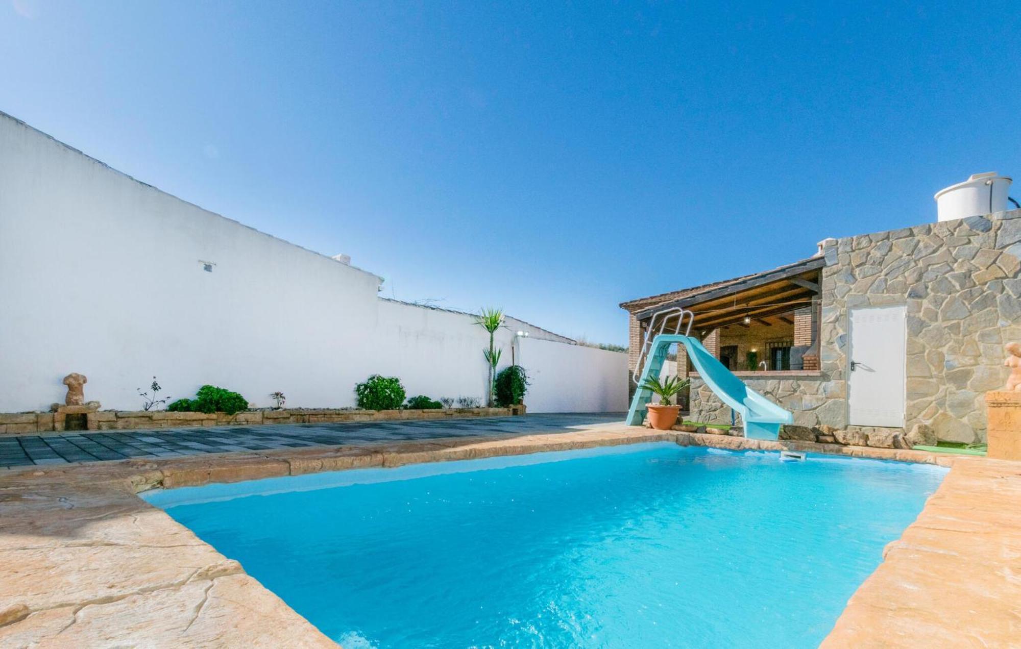 2 Bedroom Gorgeous In Casariche
