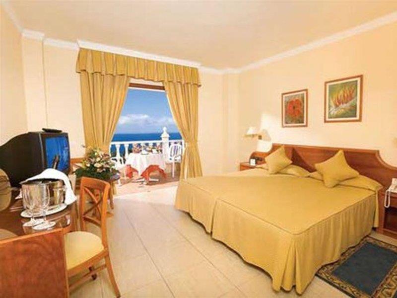 Hotel Riu Garoé 4*