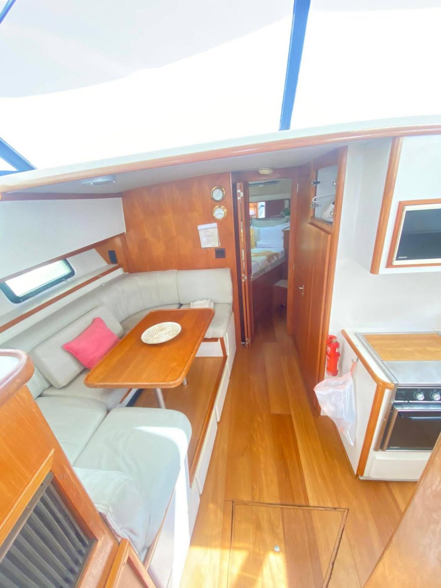 Yacht Y Fiestas Hotel en barco