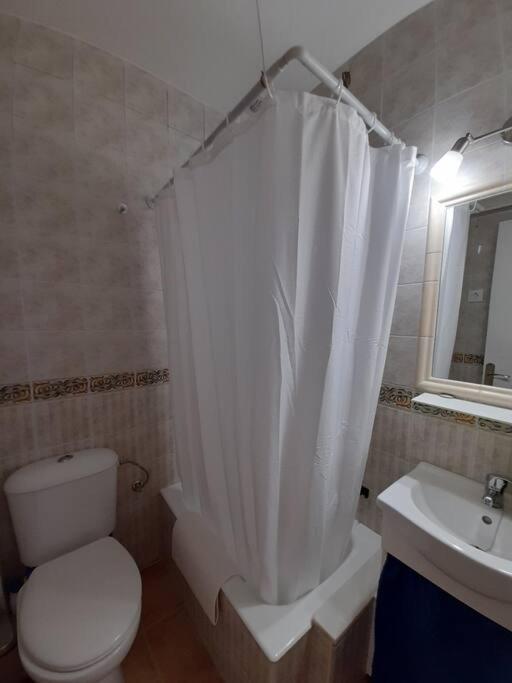 Bonito Estudio En El Centro. Ideal Parejas. Apartamento Palamós
