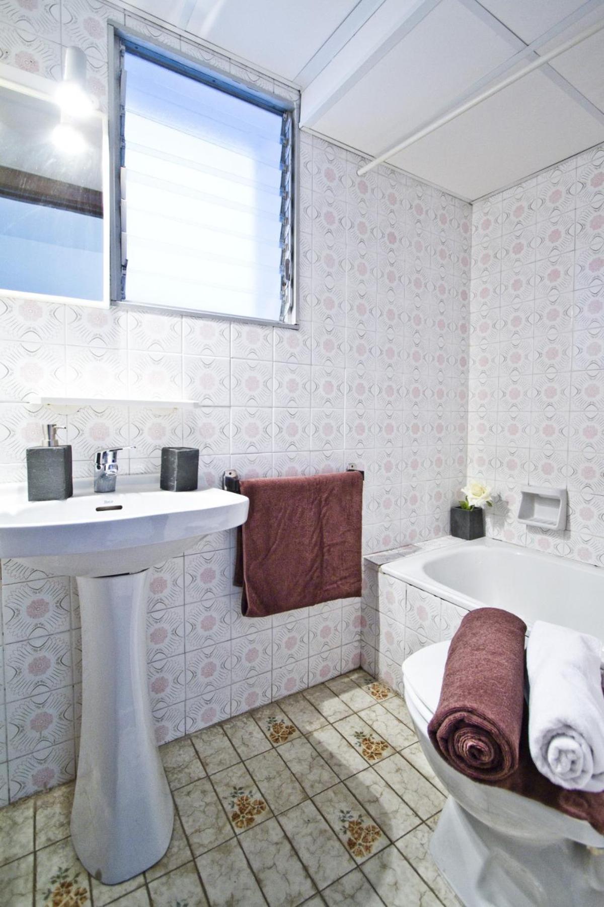 Anagabu Beach Planetcostadorada Apartment