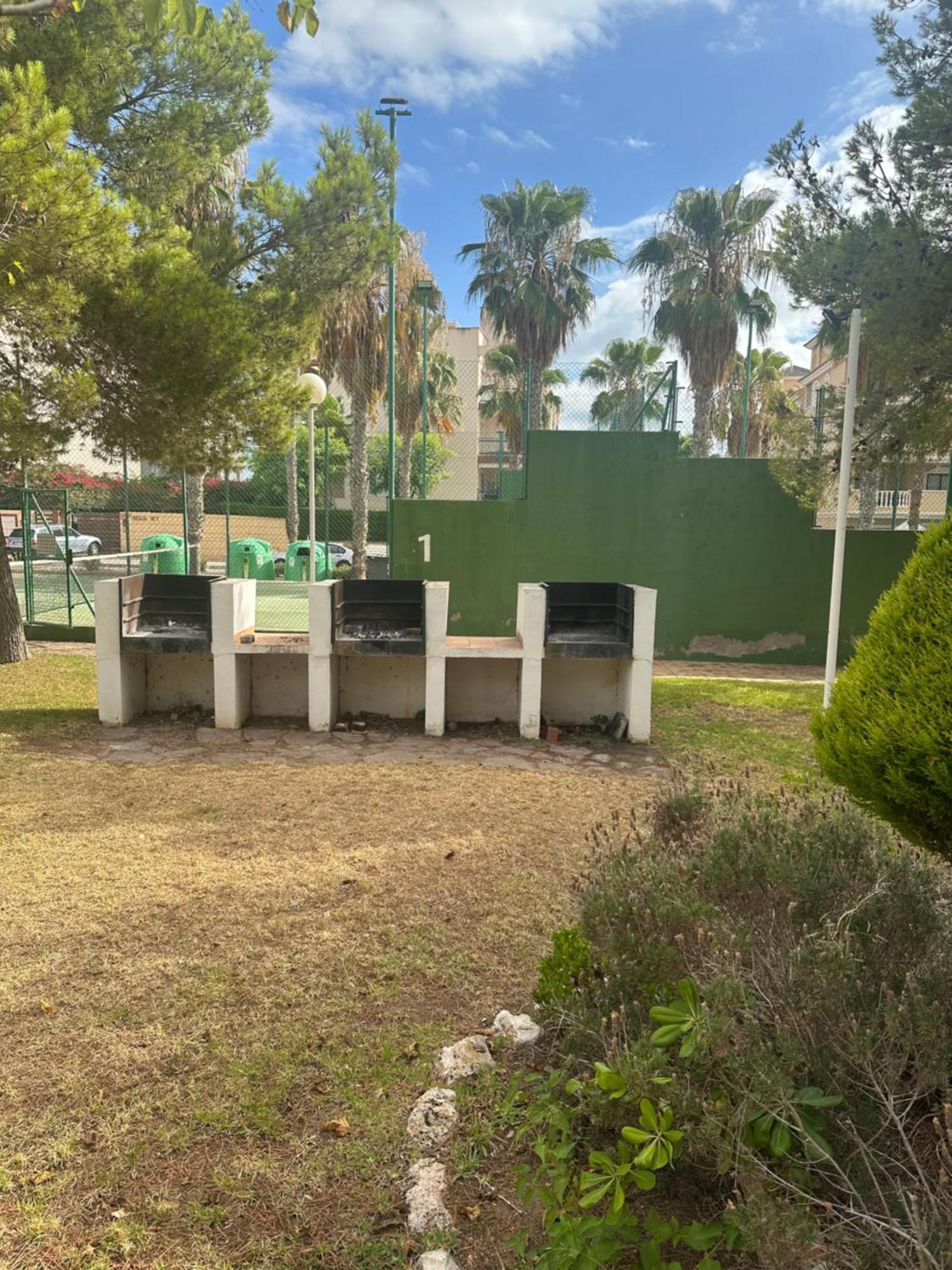 Apartamento En Bajo Con Jardin Y Patio En La Playa