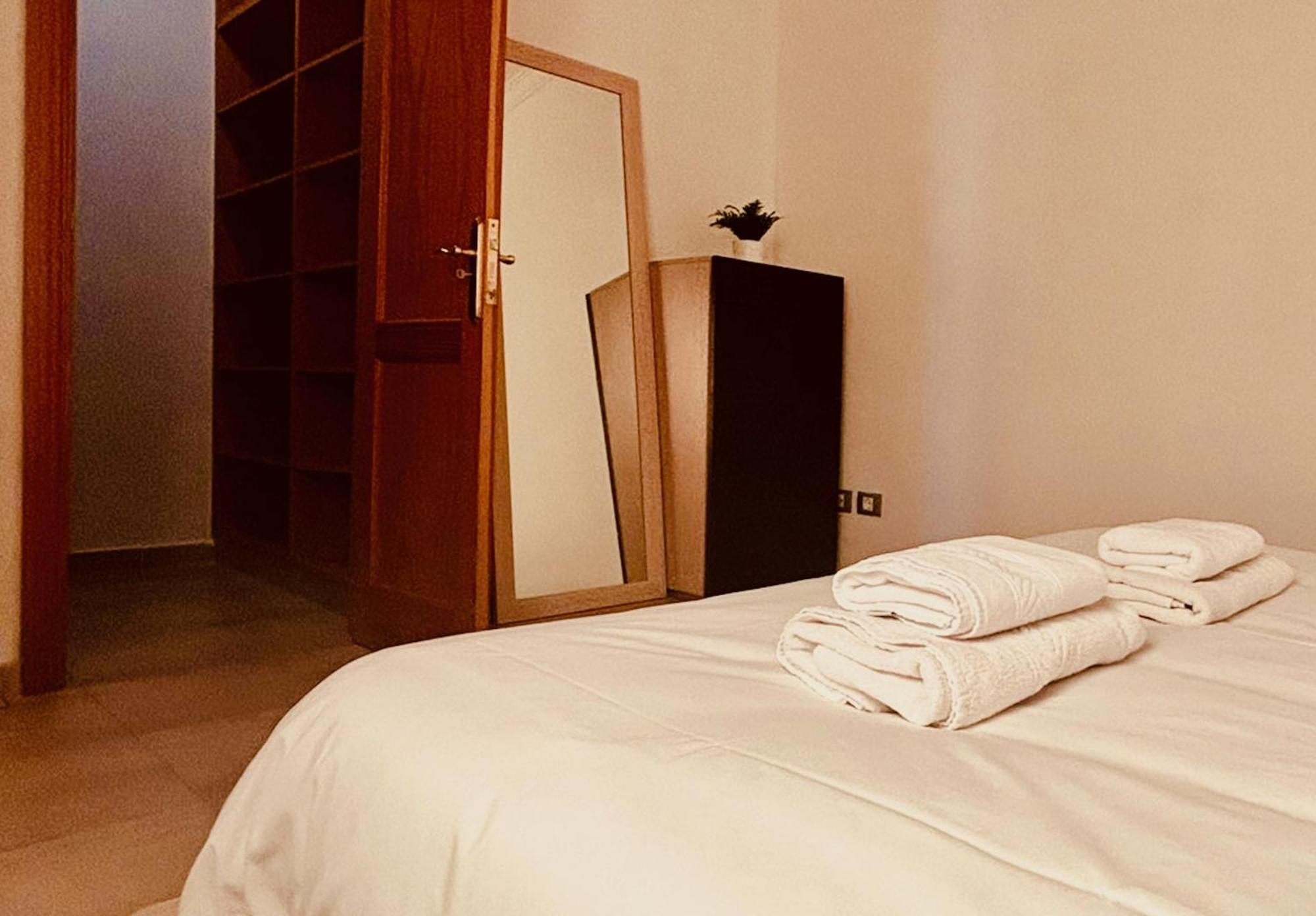 Click & Guest - Urban And Quiet House *