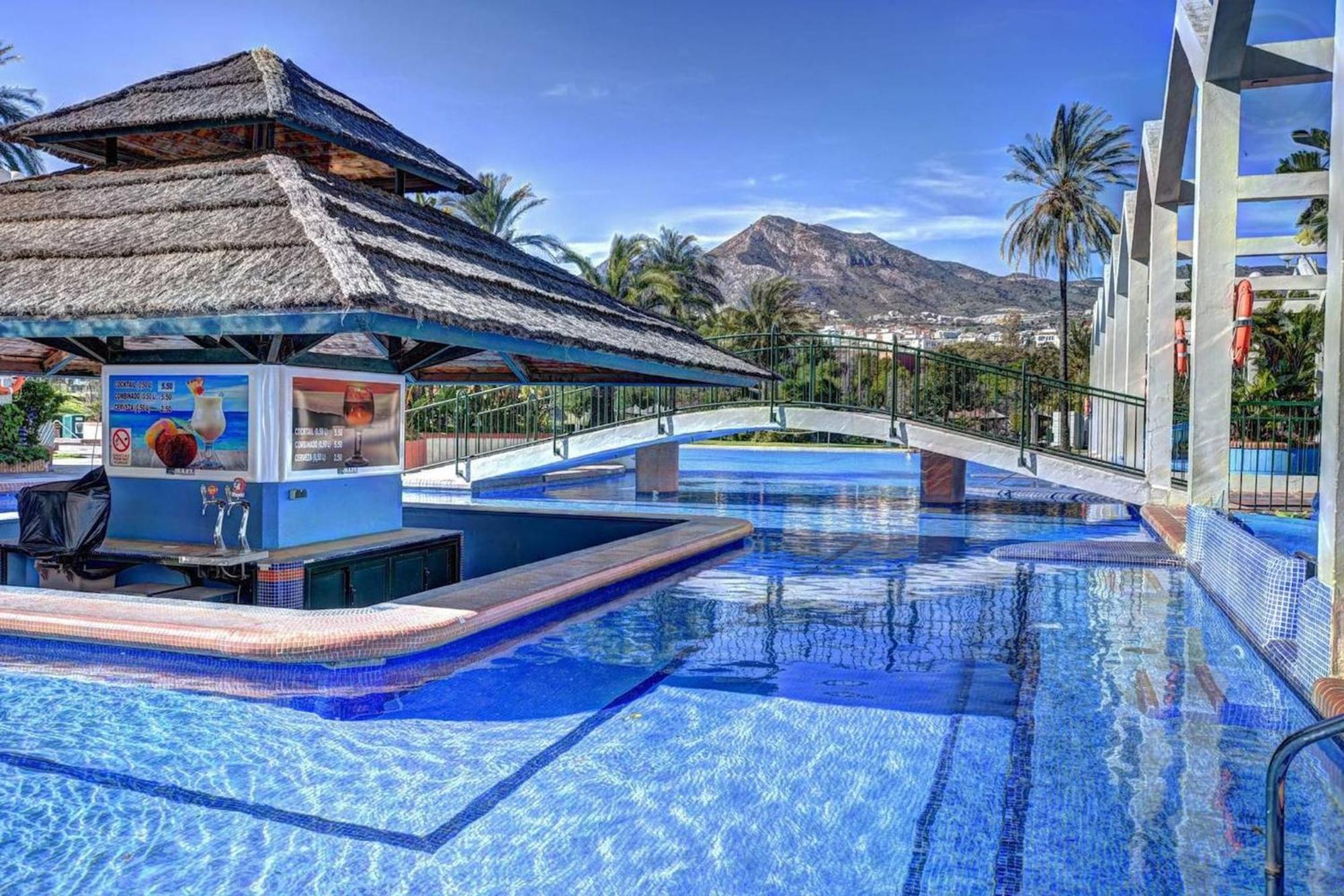 Apartamento Spacious In Benalbeach With Sea Views