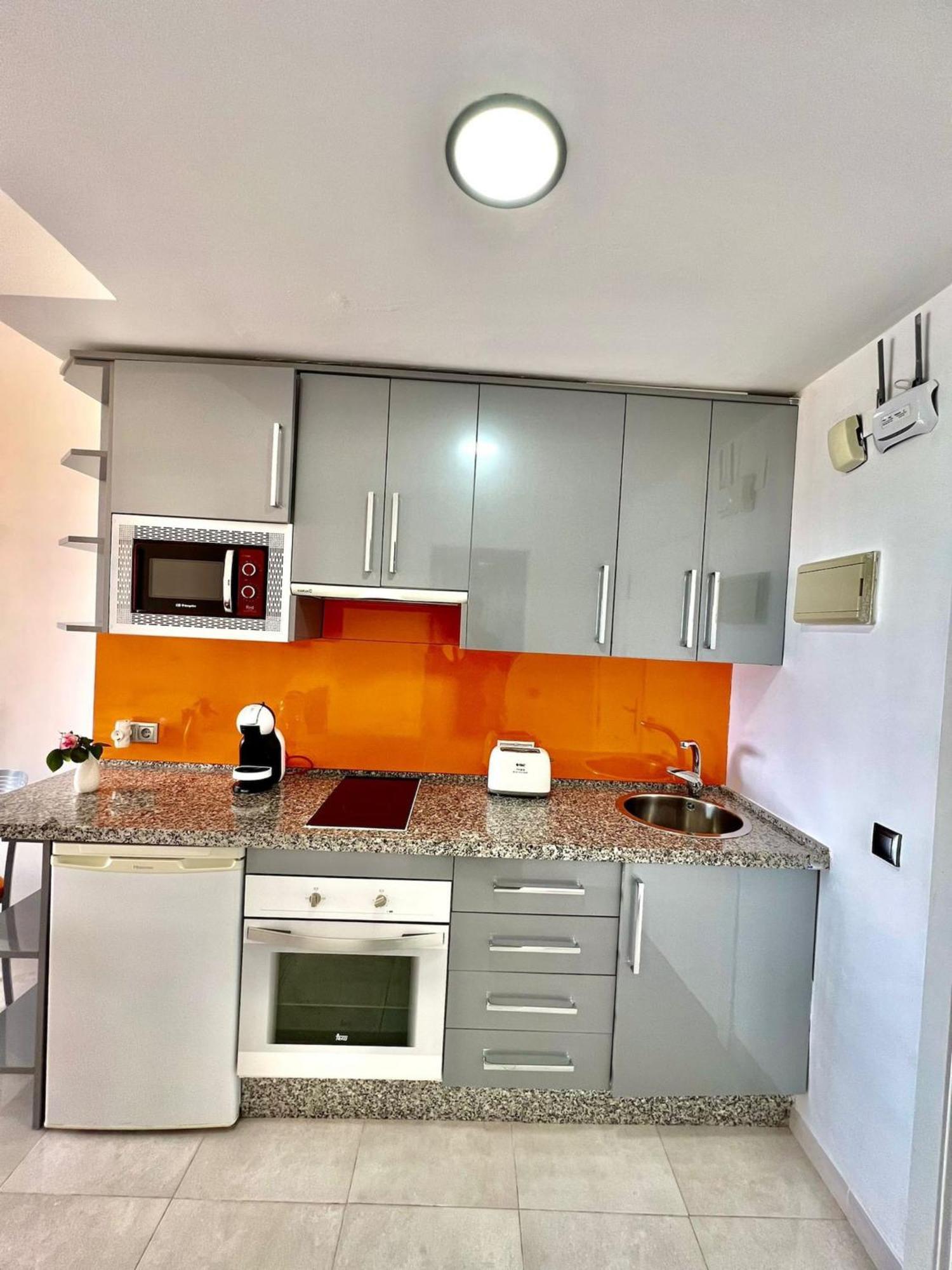 Apartamento Spacious In Benalbeach With Sea Views