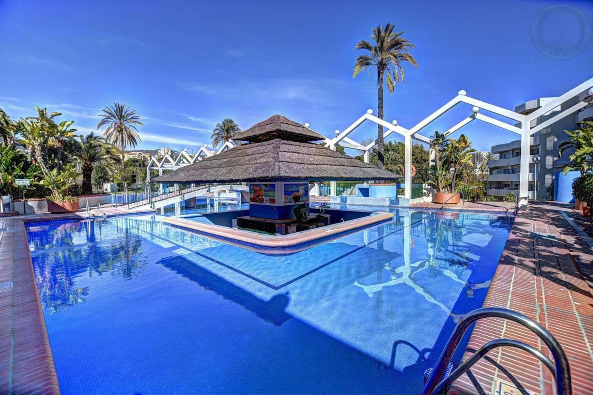 Spacious In Benalbeach With Sea Views Apartamento *