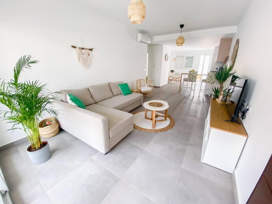 Apartamento 50m From The Sea, Pool, Ac, Parking