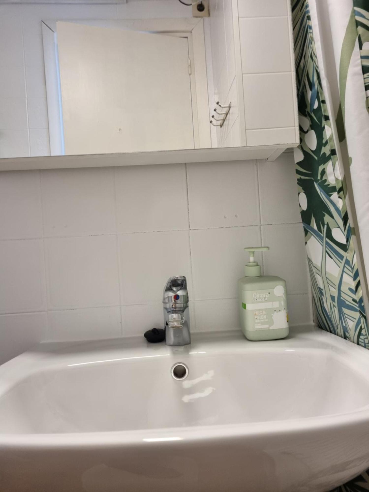 Comfortable One Bedroom Apartment *