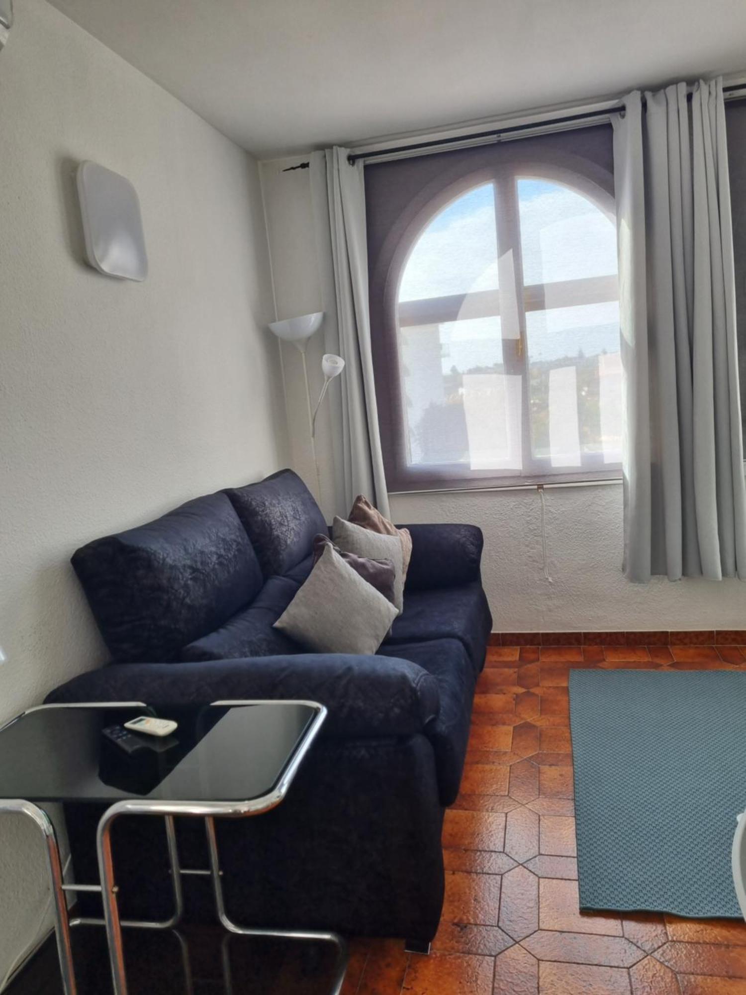 Comfortable One Bedroom Apartment *