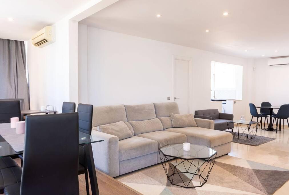 Piso Precioso Primera Linea Mar - 2 Br * Fuengirola
