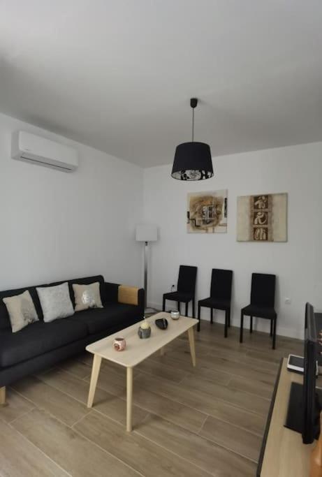 Fantastico Piso Nuevo, Mentidero * Cadiz