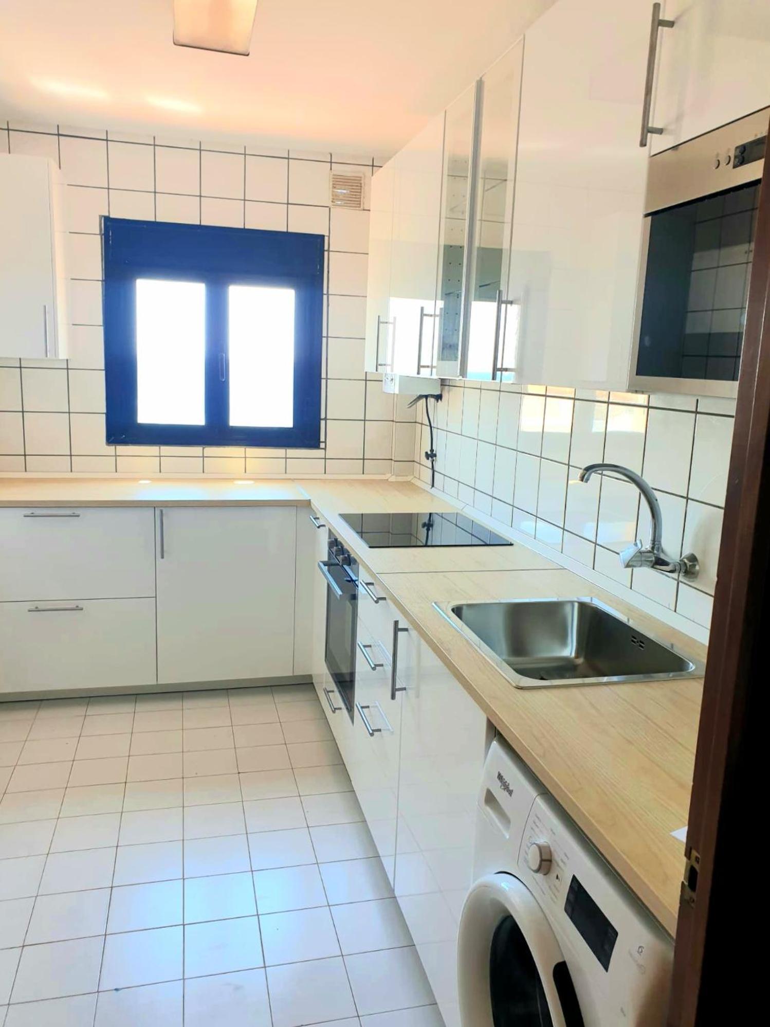 Beachfront Penthouse 3 Double Bedrooms, 2 Bathrooms Apartamento *