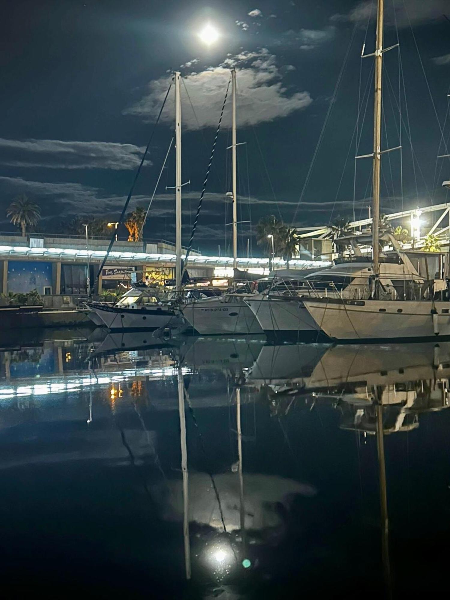 Cozy Boat In Barcelona & Ac & Wifi & Parking Sant Adrià de Besòs
