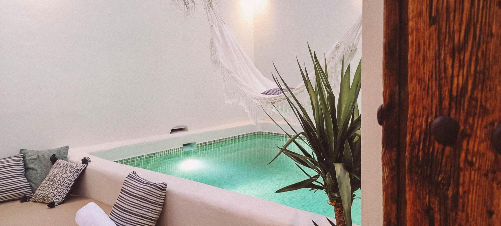 Apartment With Private Pool *