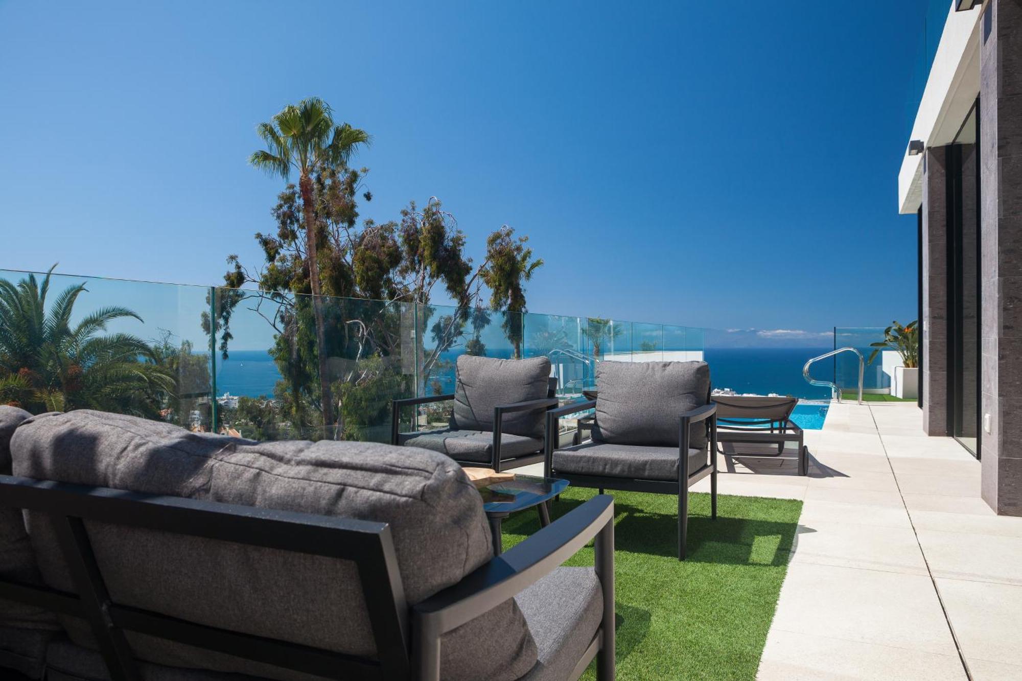 200m² New F With Private, Heated Pool And Amazing Ocean View.
