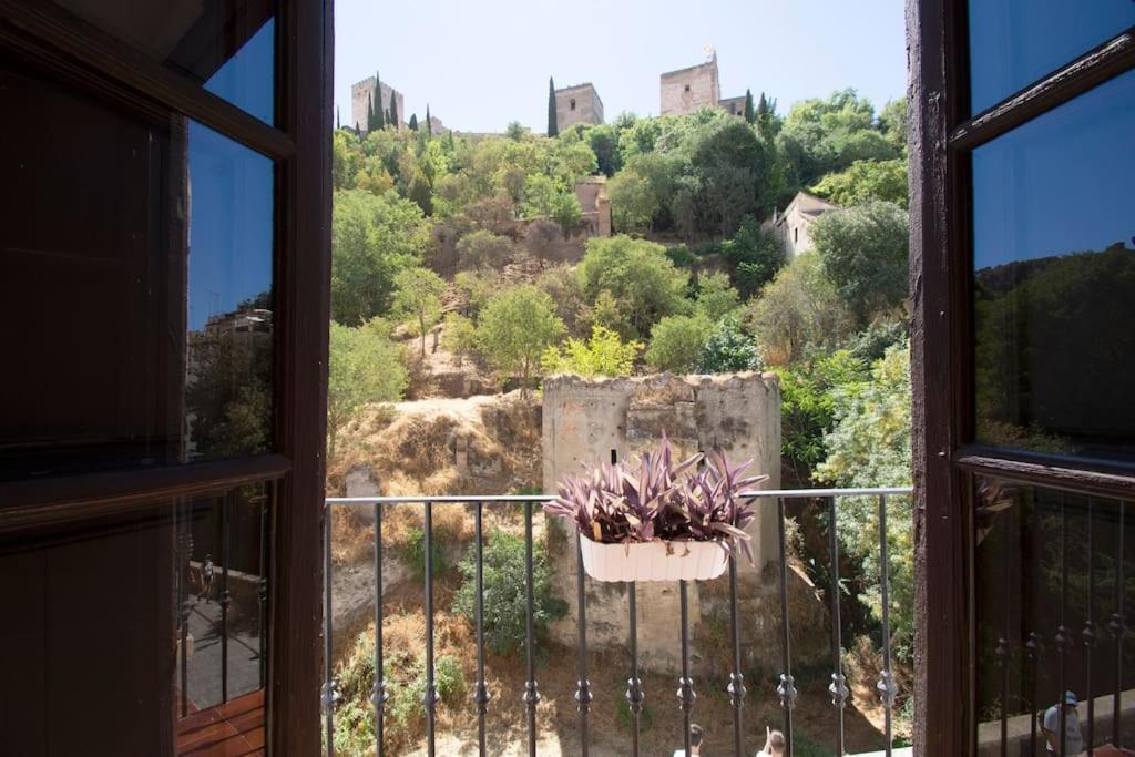 Alhambra Enamora 1 -paseo De Tristes View 1 -c