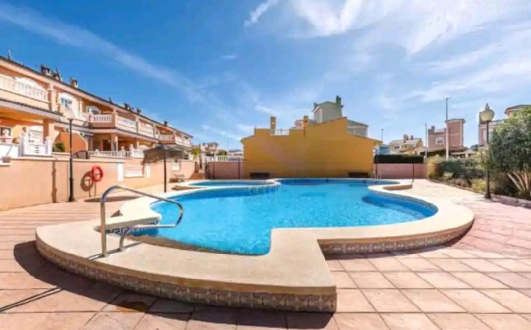 Adaptado, Terraza Muy Grande Y Soleada.