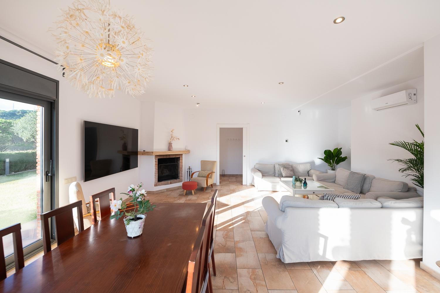 Fantastic House With Jacuzzy Ideal For Families