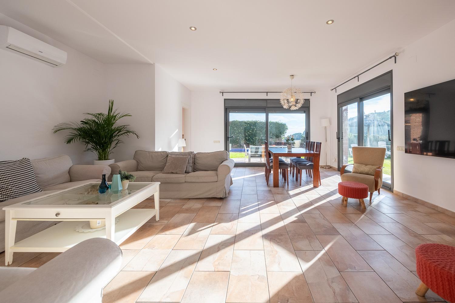 Fantastic House With Jacuzzy Ideal For Families Сasa de vacaciones *