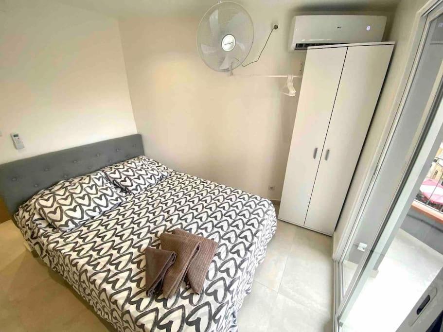 Con Bano Privado Frente Al Metro L5 Barcelona-hospitalet