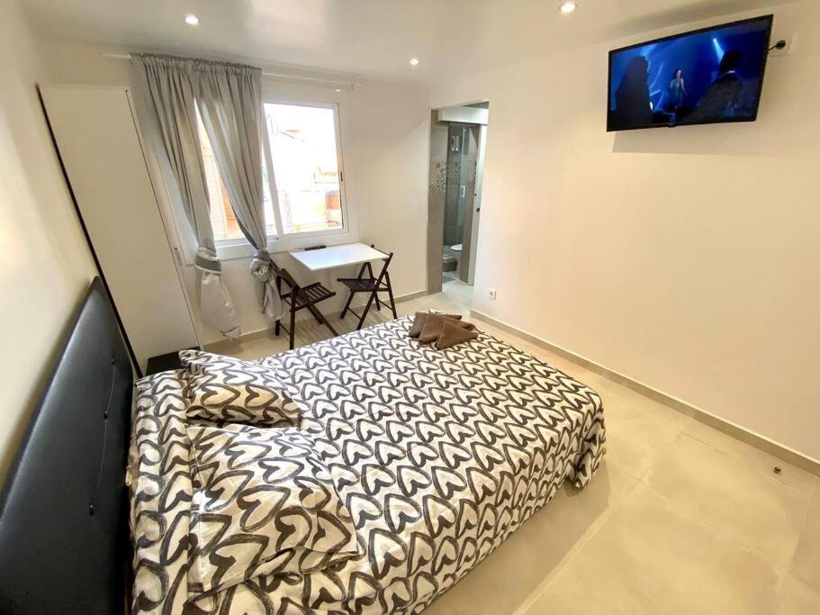 Con Bano Privado Frente Al Metro L5 Barcelona-hospitalet * L'Hospitalet de Llobregat