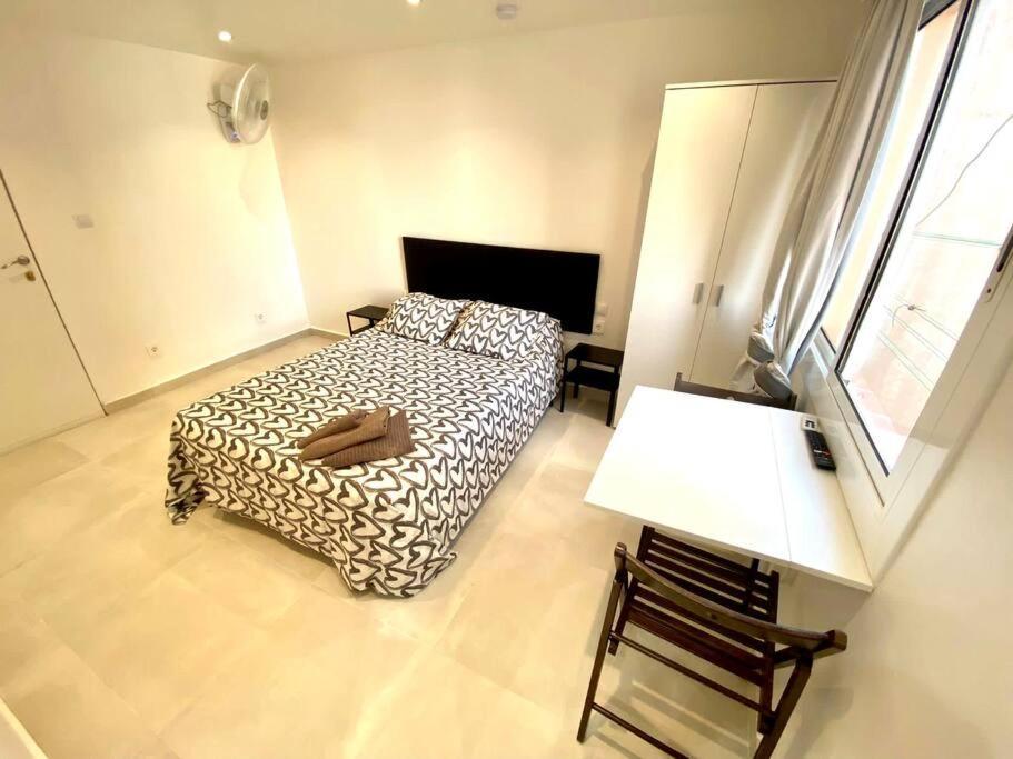 Con Bano Privado Frente Al Metro L5 Barcelona-hospitalet * L'Hospitalet de Llobregat