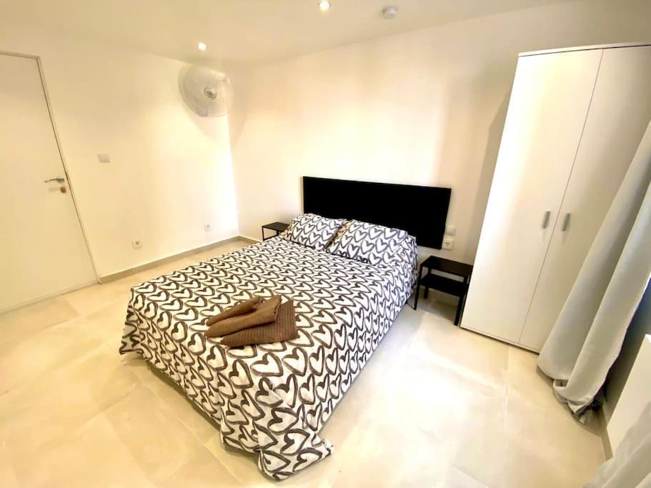 Con Bano Privado Frente Al Metro L5 Barcelona-hospitalet Apartment *