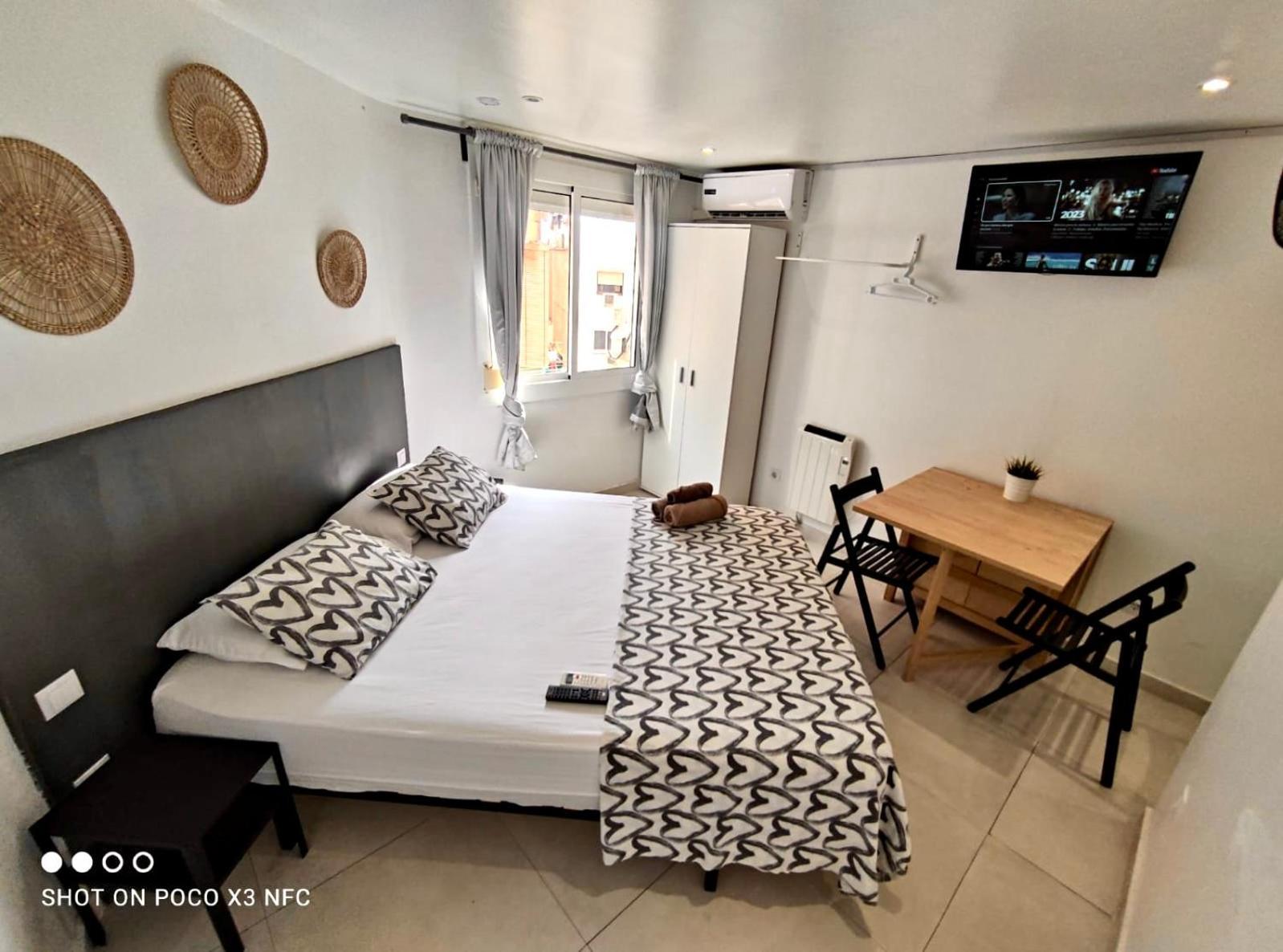 Con Bano Privado Frente Al Metro L5 Barcelona-hospitalet *