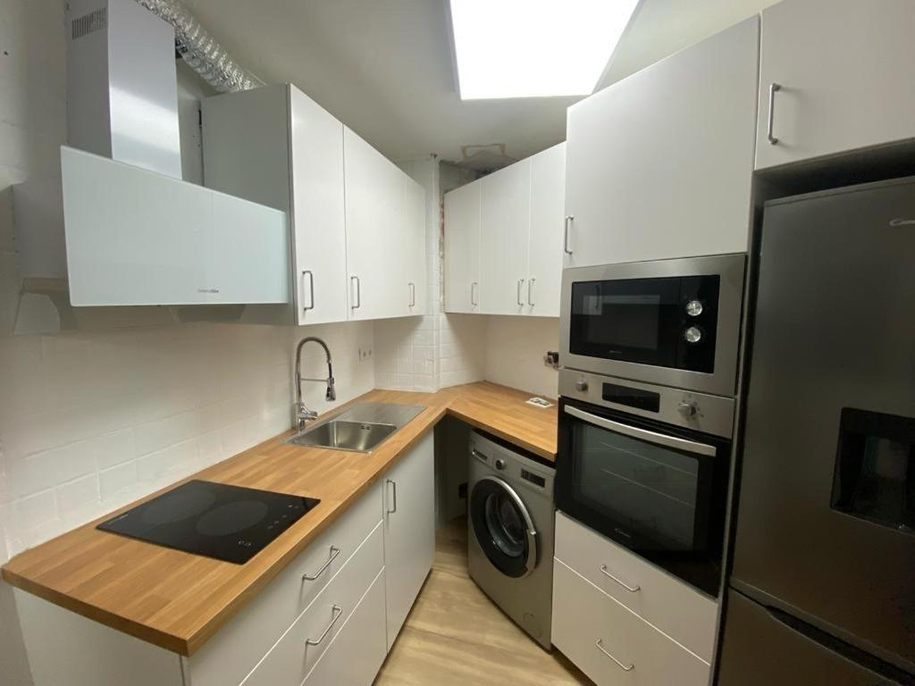 Piso Delante De La Playa Con 2 Apartamento *