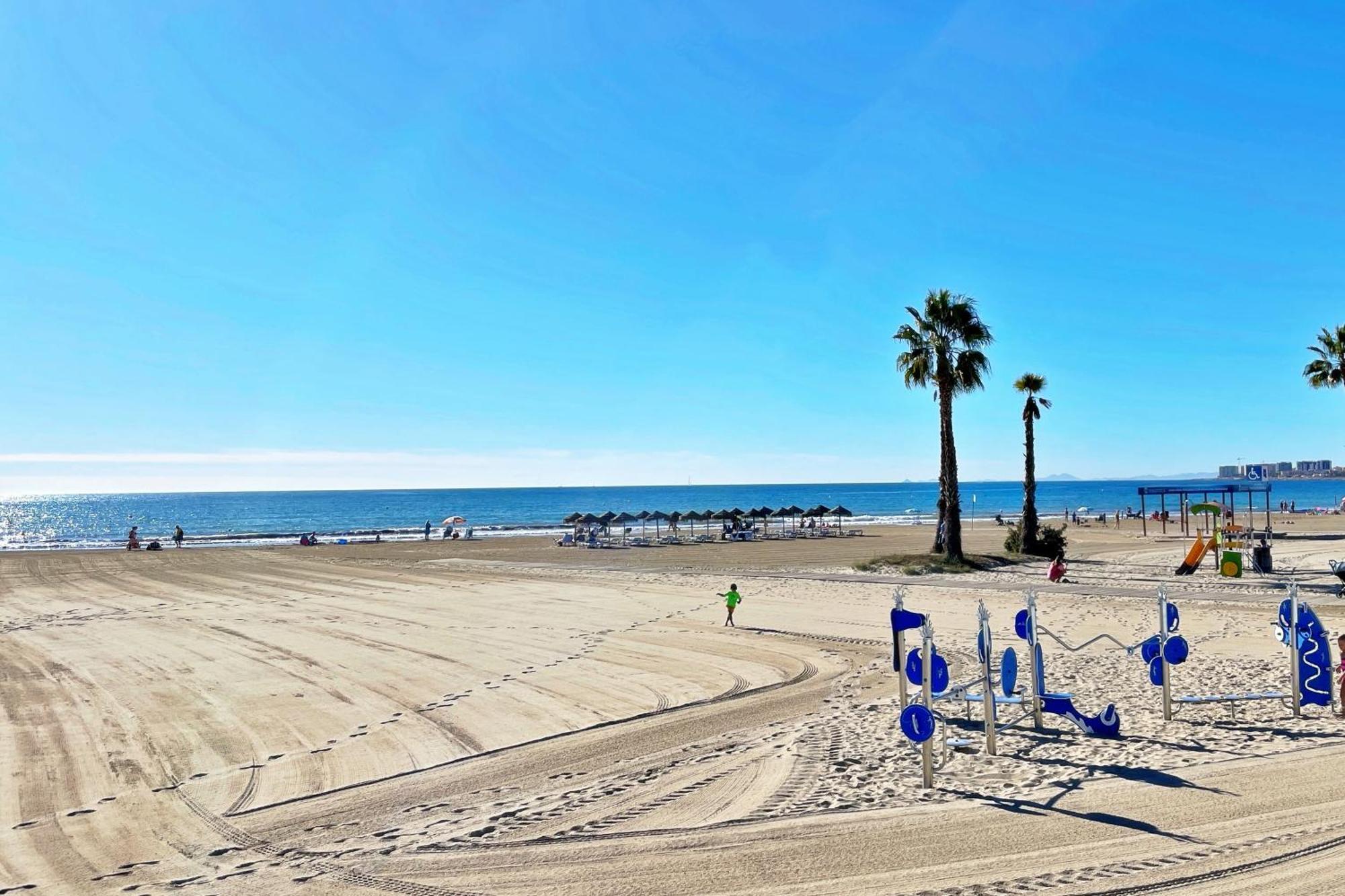 Naufragos - Close To The In * Torrevieja