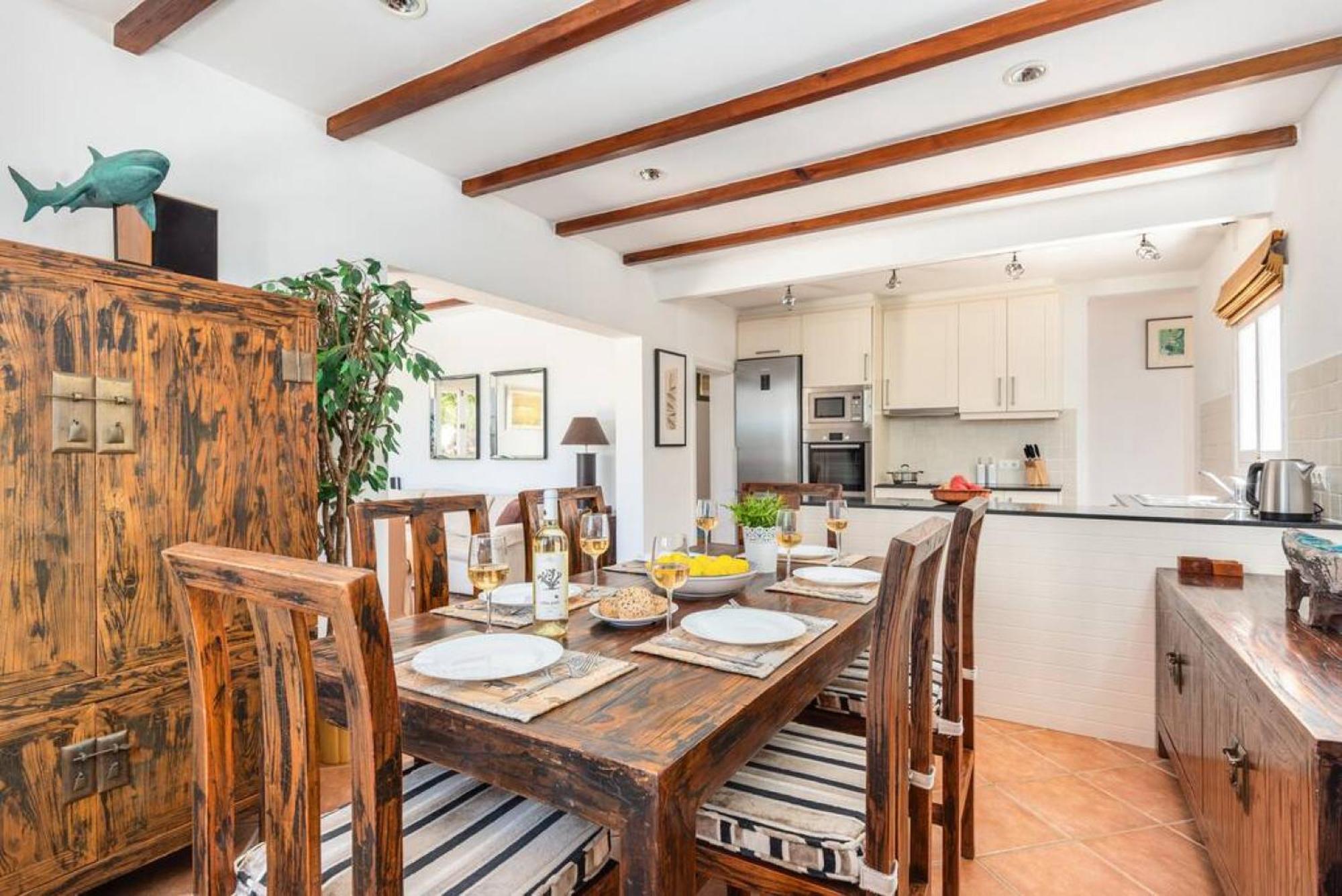 Delfin Villa Sant Lluis
