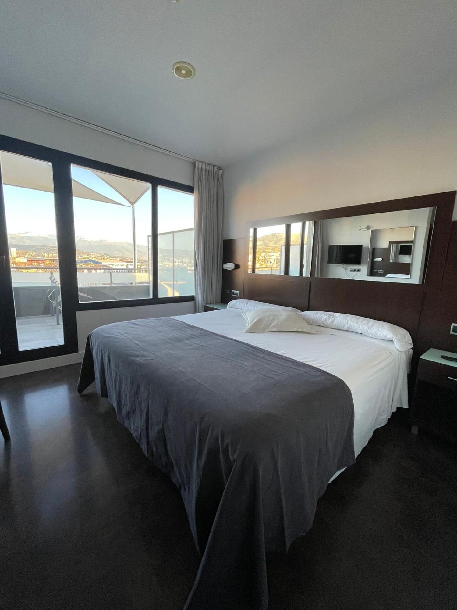 Hotel Yit Conquista De Granada 4*