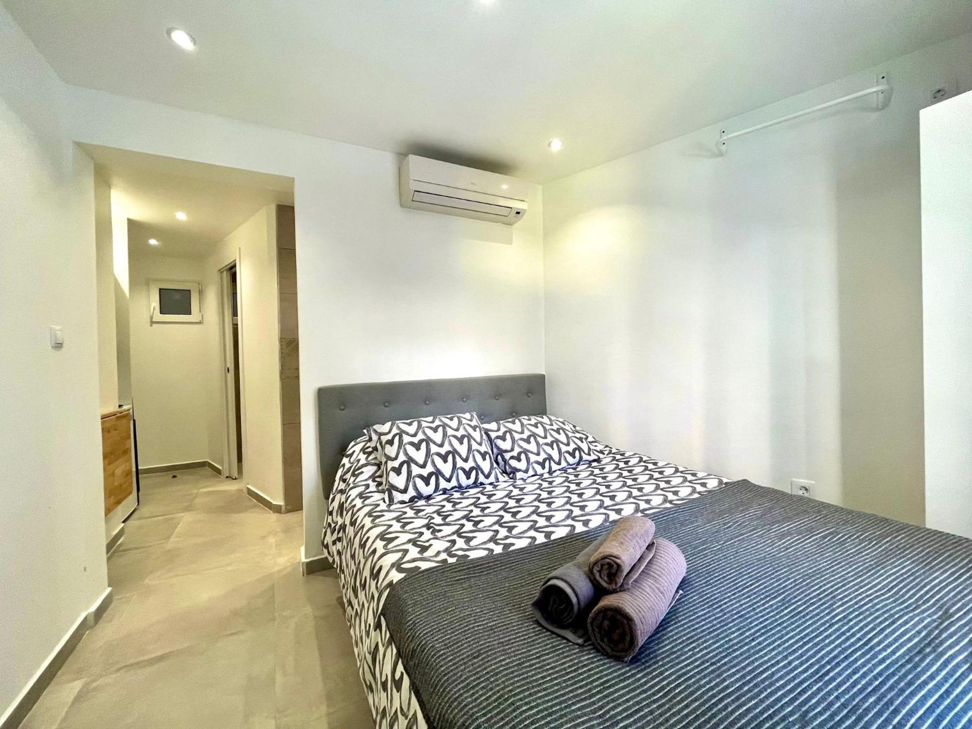Con Bano Privado Frente Al Metro L5 Barcelona-hospitalet *